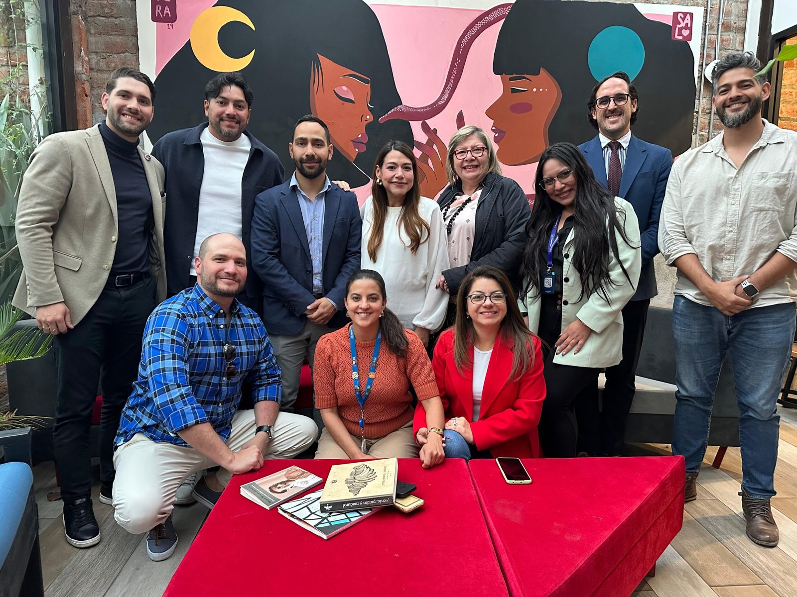 Equipo de la CCVE reunido en evento institucional con la comunidad