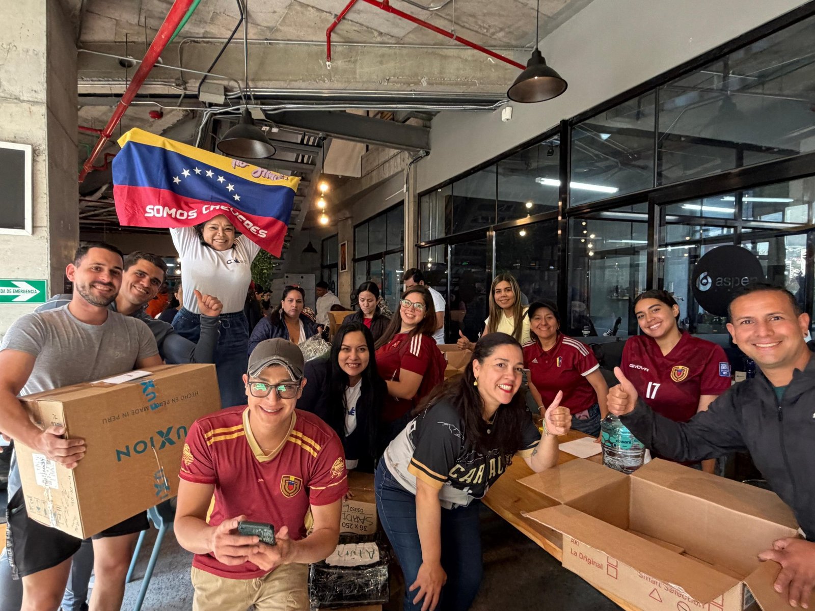 Voluntarios en centro de acopio IMPAQTO La Carolina - CCVE.